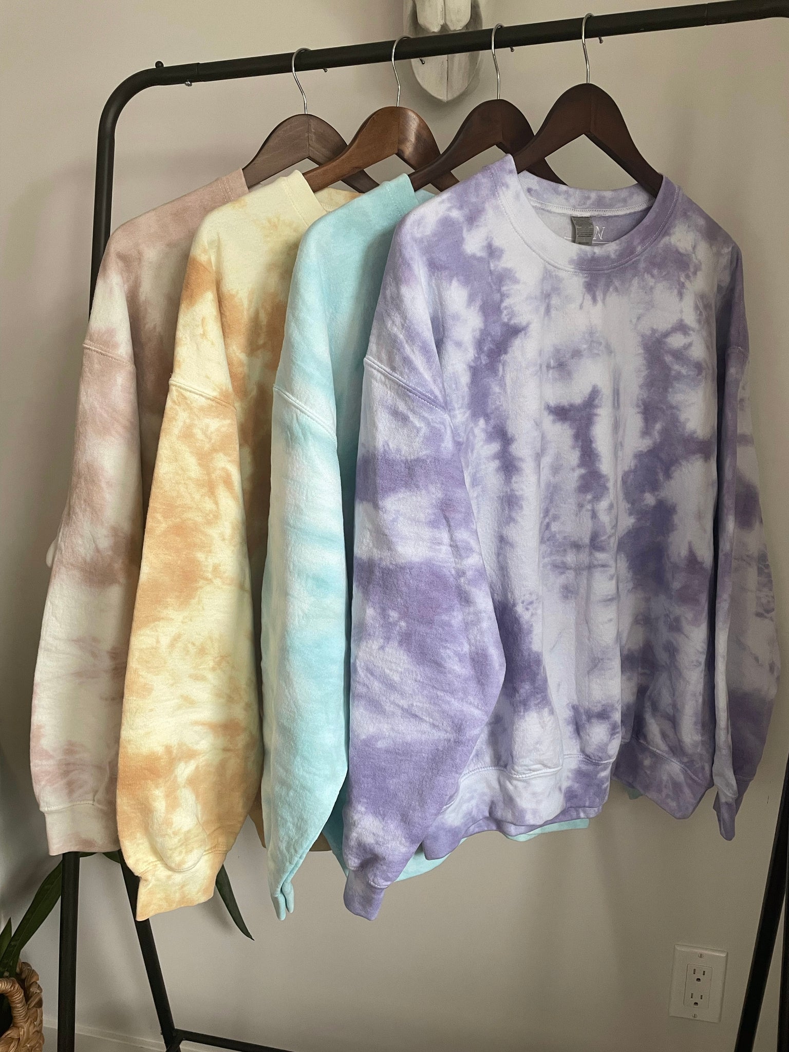 Classic Crewneck - Spring 23' Colours